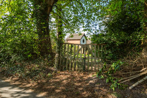 ACCESS FROM BATTLEFIELD LANE- click for photo gallery